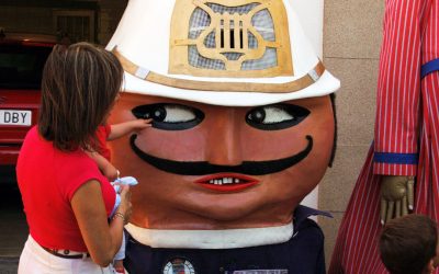 Gigantes y cabezudos de las fiestas de Carril